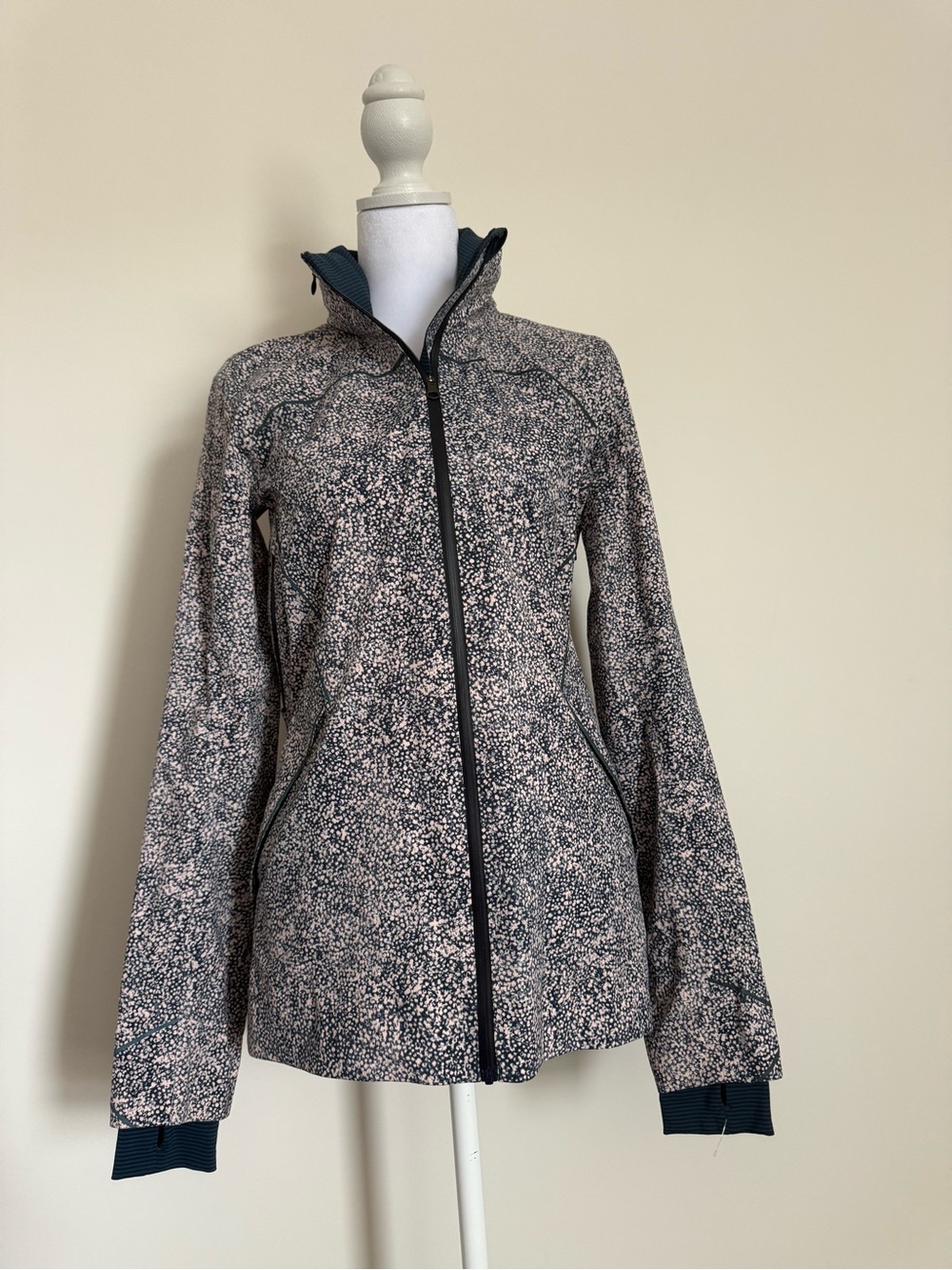 lululemon athletica Runaway Jacket size 4 pebble print parfait
